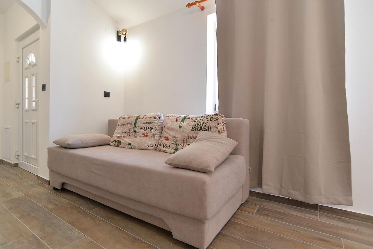 Apartments Elizabeta 1701 Fazana Exterior photo
