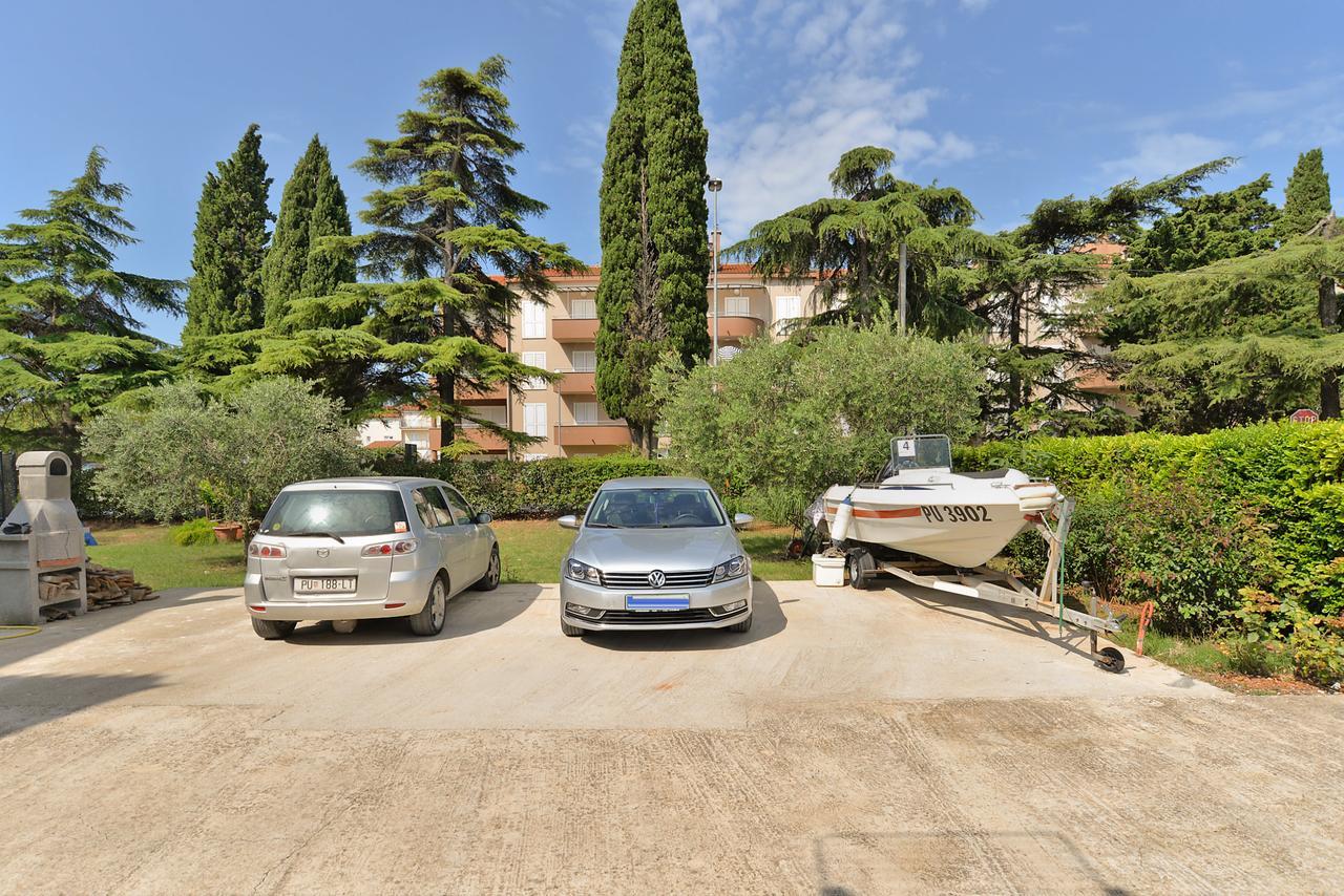 Apartments Elizabeta 1701 Fazana Exterior photo